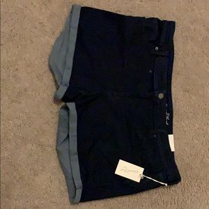 Size 22 Universal Thread Shorts